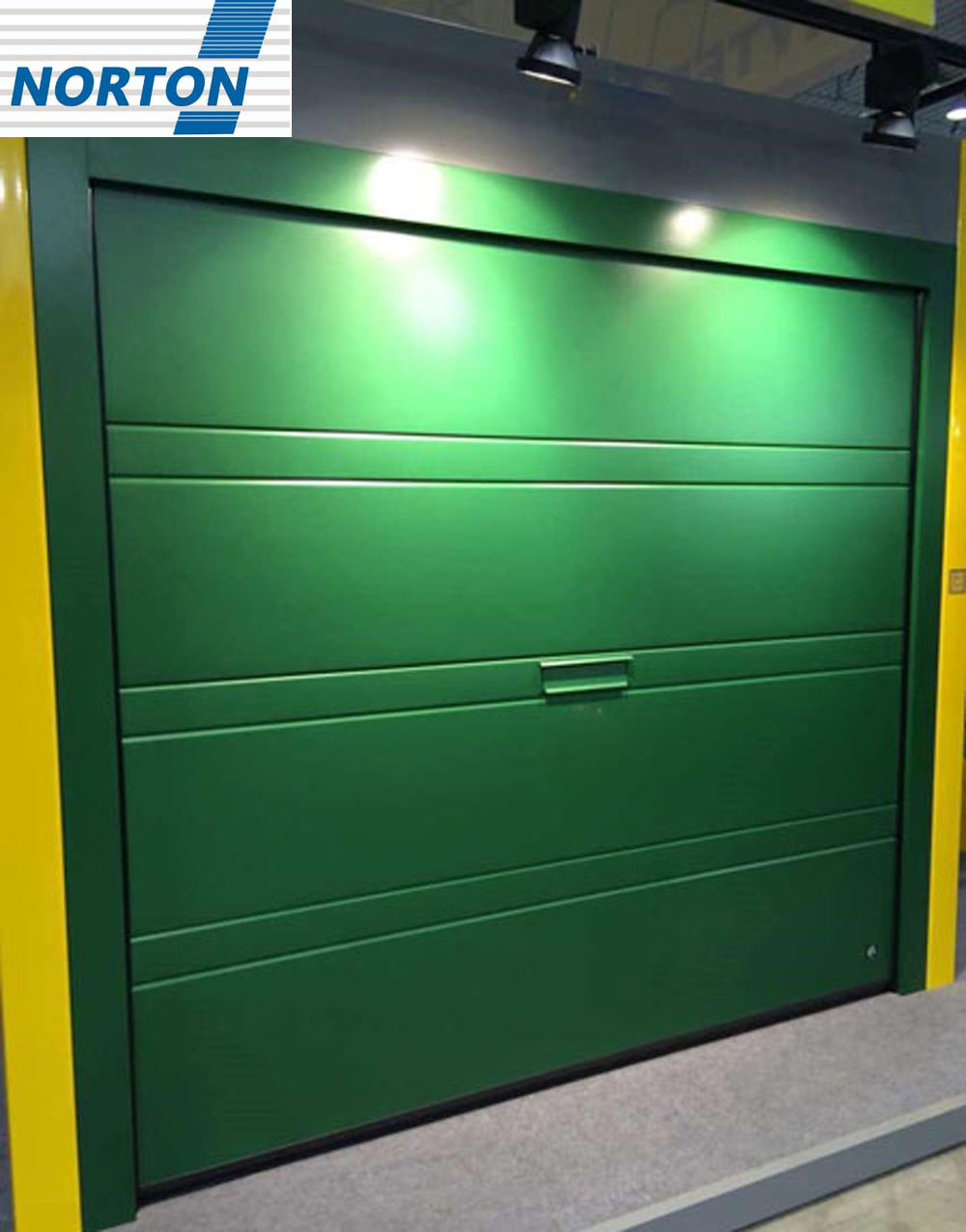 Зеленые, экологически чистые и модные электрические гаражные ворота